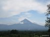远处的【婆罗摩火山】火山口仍在喷烟