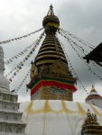四眼天神庙Swayabhu Stupa的佛塔全景；尼泊尔、Swayambhu