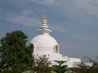 尼泊尔、伦毘尼园内，平和塔侧面。